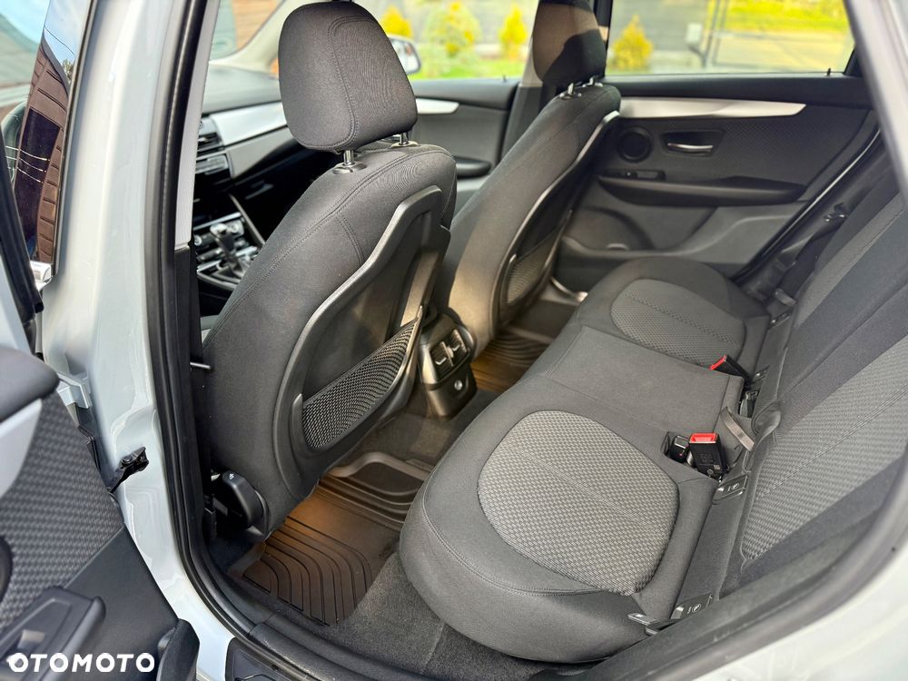 BMW Seria 2 218i - 13