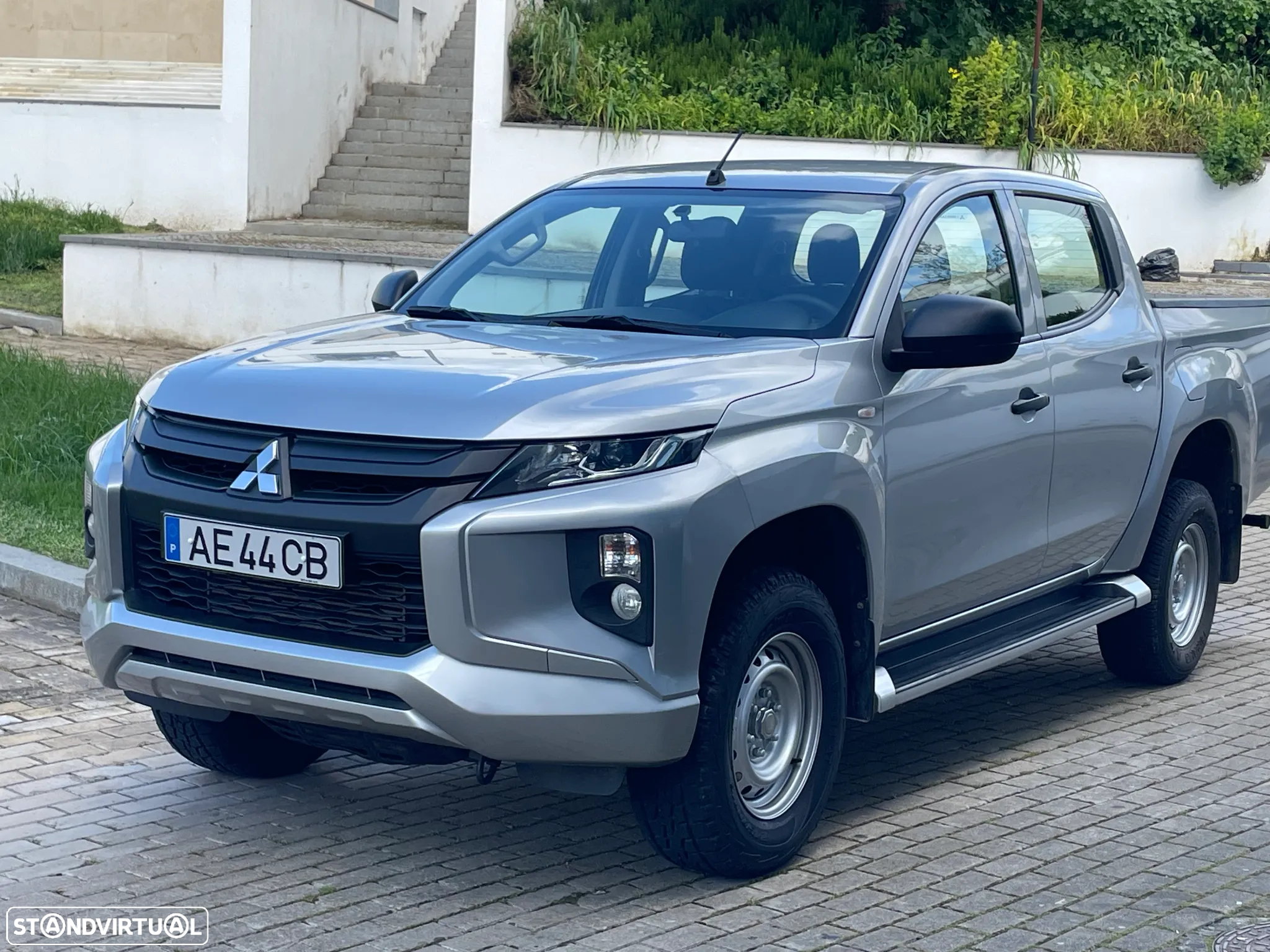 Mitsubishi L200 2.3 DI-D CD Invite 4WD - 3