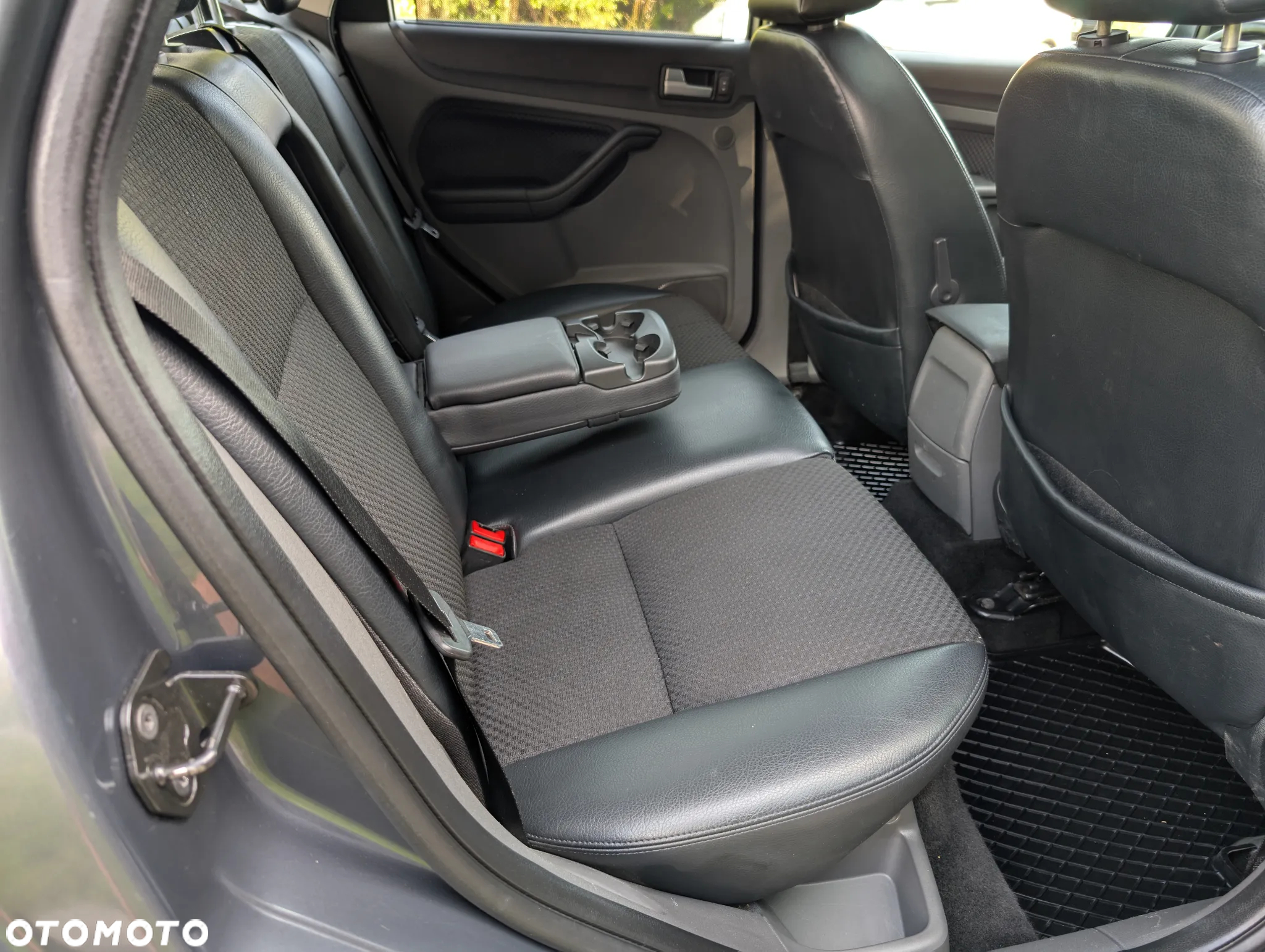 Ford Focus 1.6 16V Ghia - 7