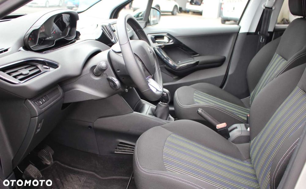 Peugeot 208 - 12