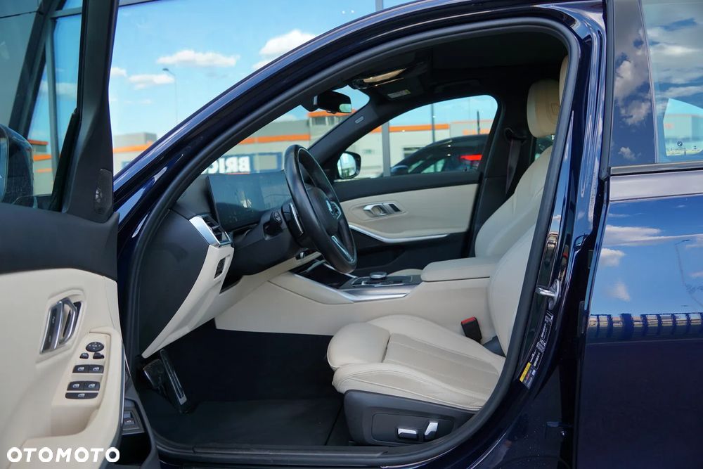 BMW Seria 3 330e PHEV M Sport - 17
