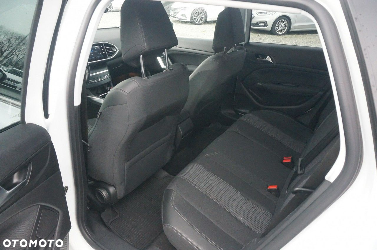 Peugeot 308 1.5 BlueHDi Allure Pack S&S EAT8 - 24