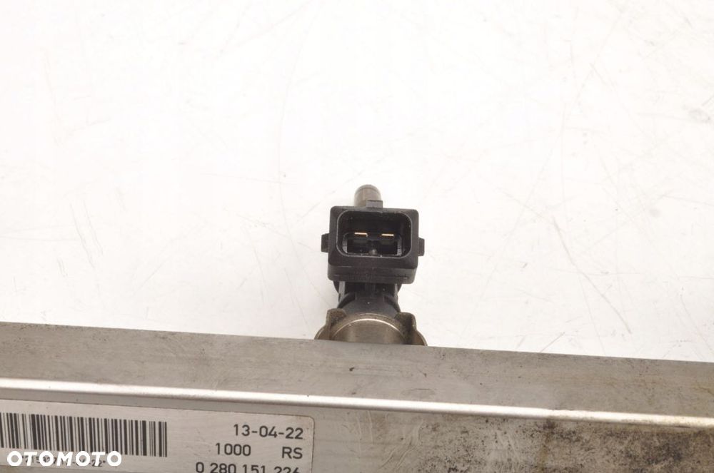 GRANTURISMO 4.7 LISTWA WTRYSKOWA 0280151226 - 4