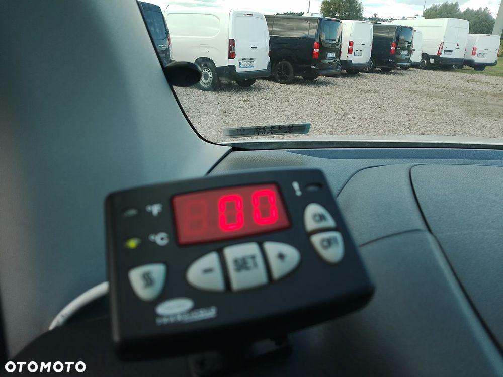 Toyota Proace Berlingo Partner Combo Doblo L2 Izoterma Chłodnia 230V Salon PL 3 osoby 2 EUPal 2,5 DMC - 28