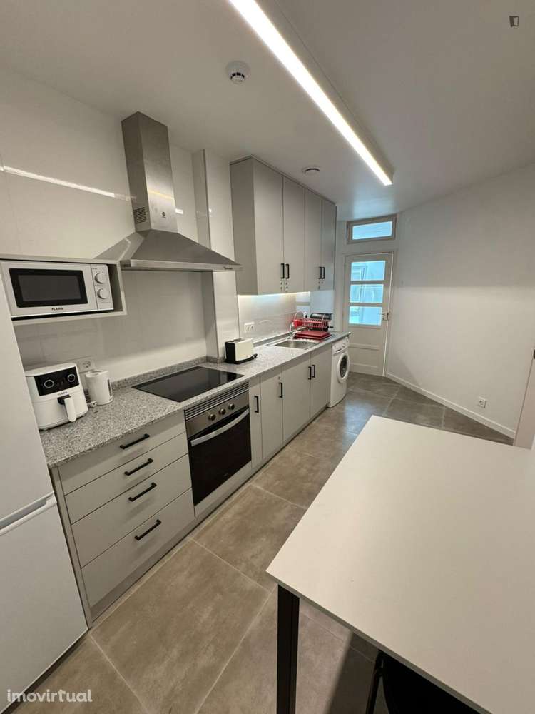 Quarto - localizado em Norton de Matos Coimbra - Grande imagem: 4/13