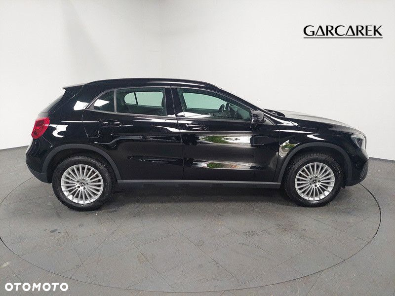 Mercedes-Benz GLA 180 7G-DCT - 8