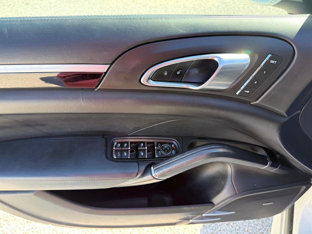 Porsche Cayenne - 21