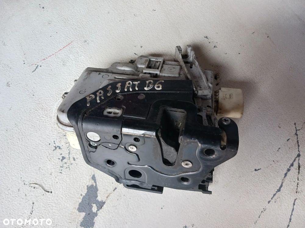 Zamek drzwi Volkswagen Passat B6 sedan kombi 9PIN prawy lewy przód tył przedni tylny 3C1837916A 3C4839016A 3C4839015A 3C1837015A - 1