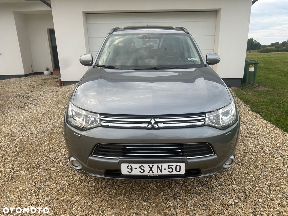 Mitsubishi Outlander Instyle NAVI + - 10