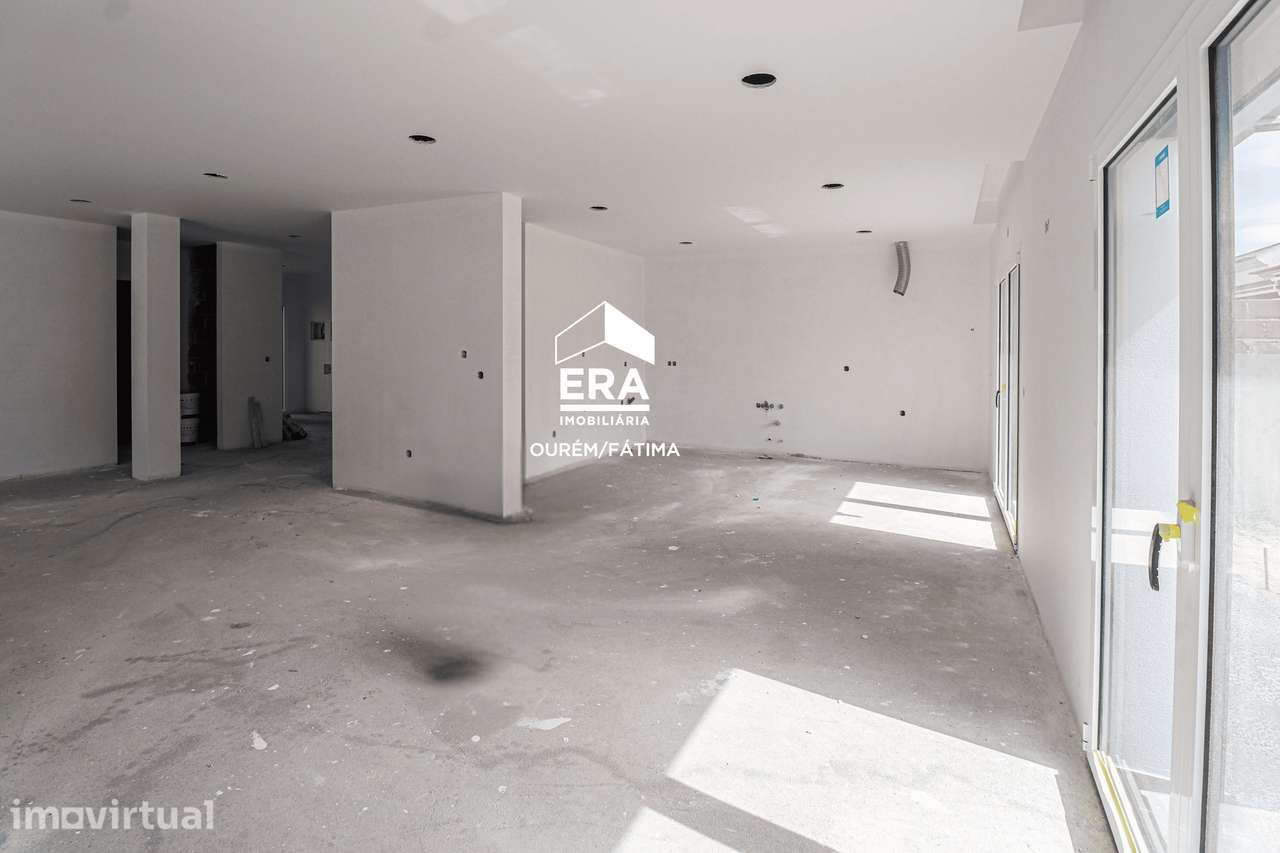Moradia T4, nova, arquitetura contemporânea, Entroncamento - Grande imagem: 5/35
