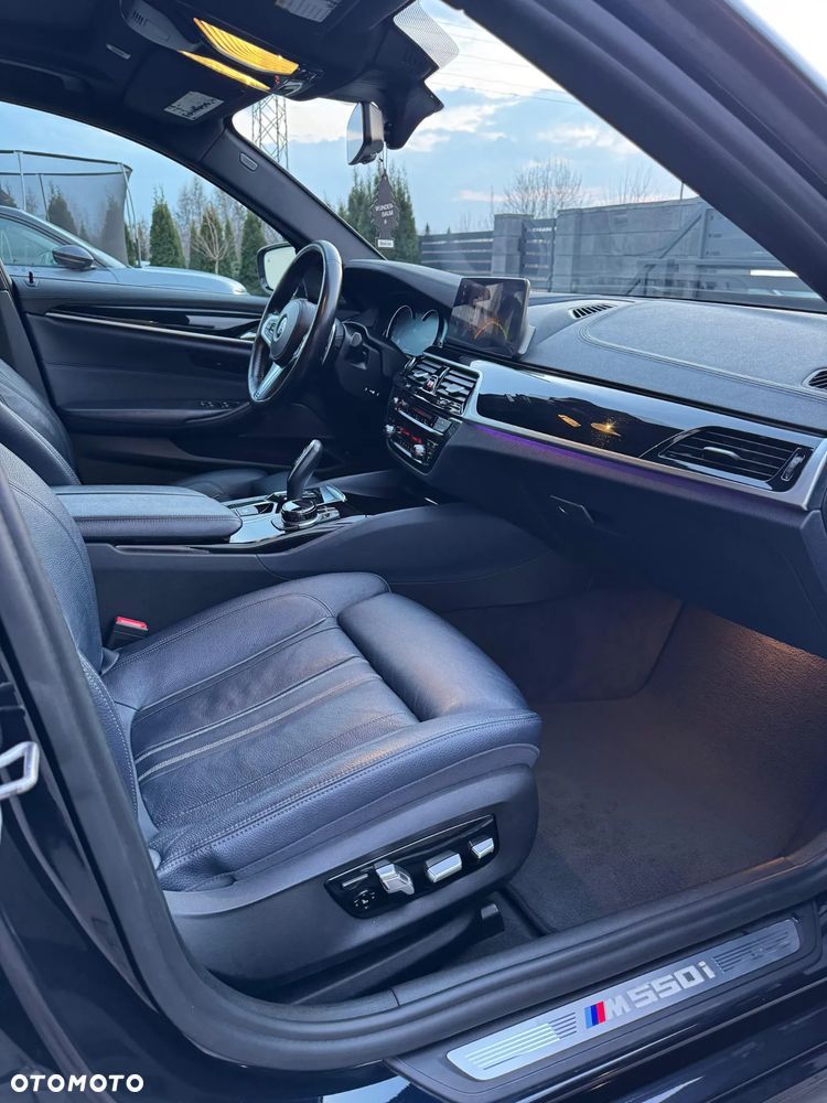 BMW Seria 5 M550i xDrive - 12