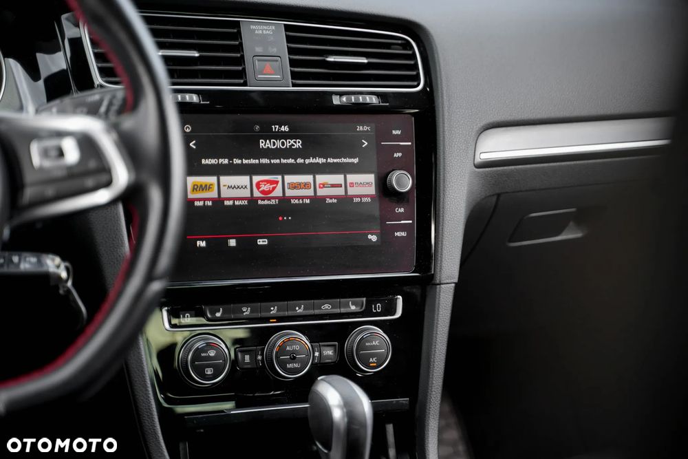 Volkswagen Golf - 16