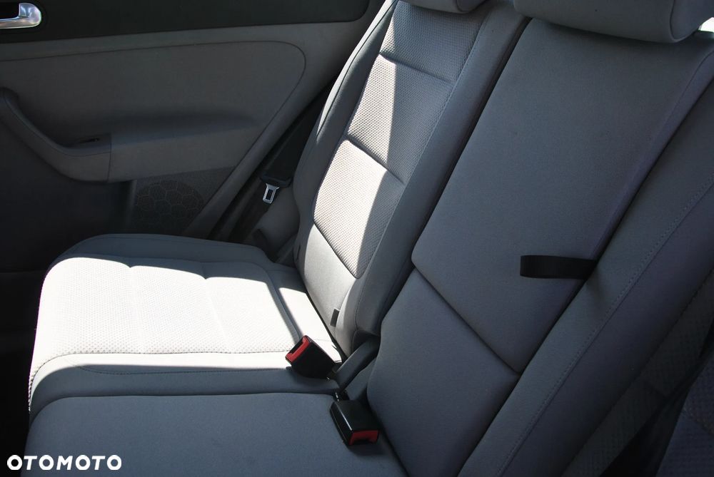 Volkswagen Golf Plus 1.6 FSI Comfortline - 30