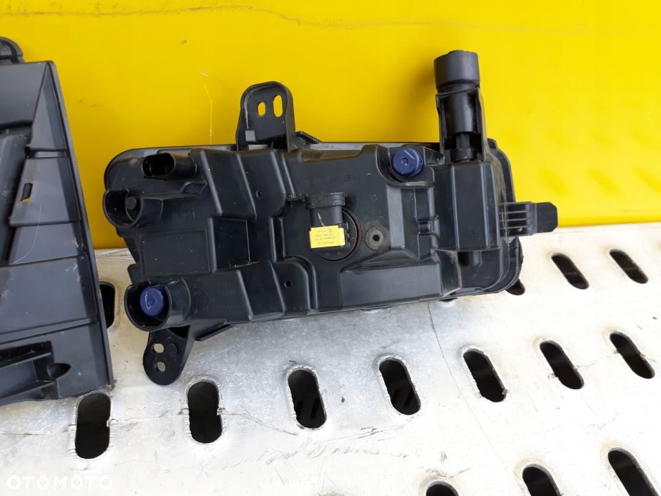 VW POLO HALOGEN LED PRAWY + RAMKA 18- - 4