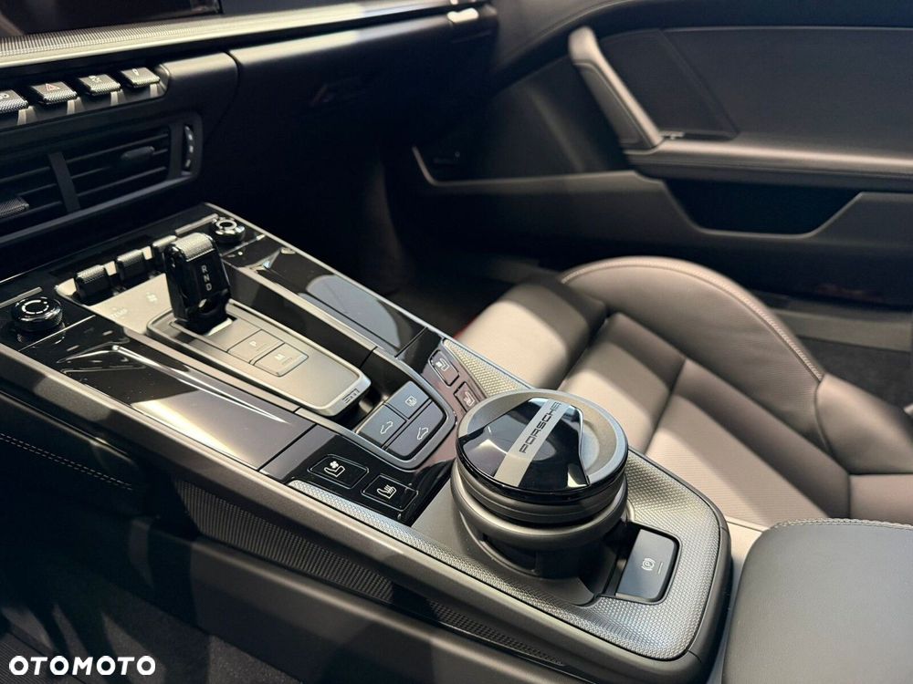 Porsche 911 Carrera - 21