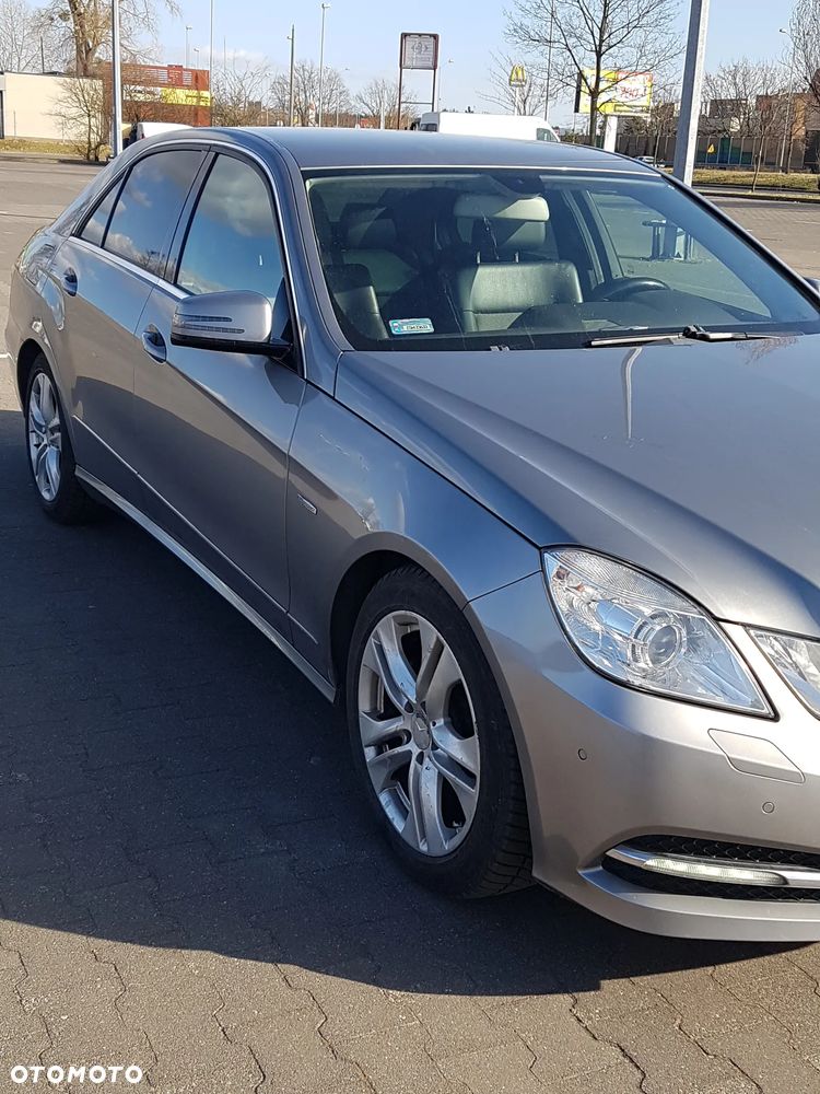 Mercedes-Benz Klasa E 200 CGI BlueEFFICIENCY Automatik - 3