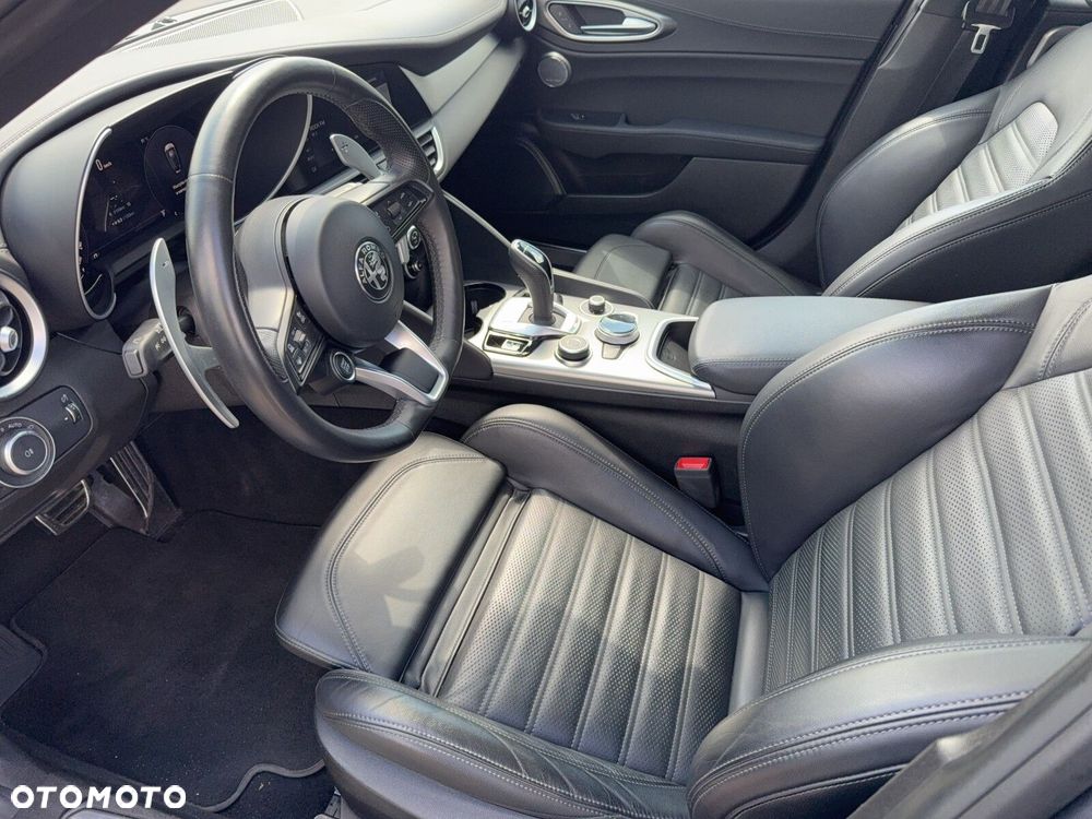Alfa Romeo Giulia 2.0 Turbo Veloce Q4 - 11