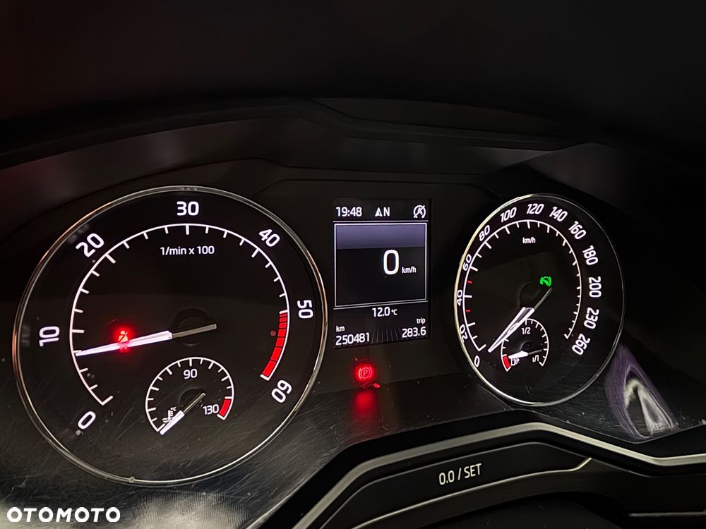 Skoda Superb 2.0 TDI Ambition DSG - 11