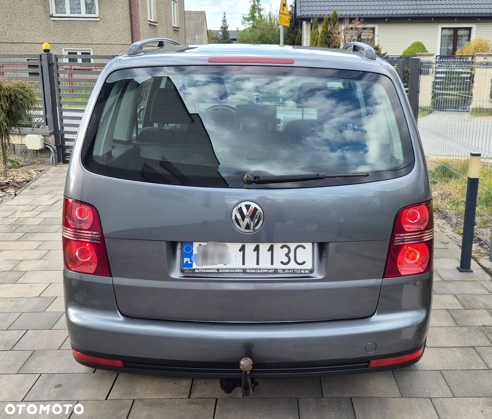 Volkswagen Touran - 10