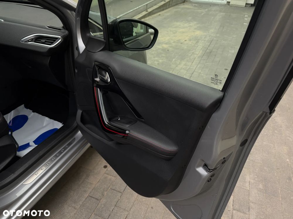 Peugeot 208 - 15