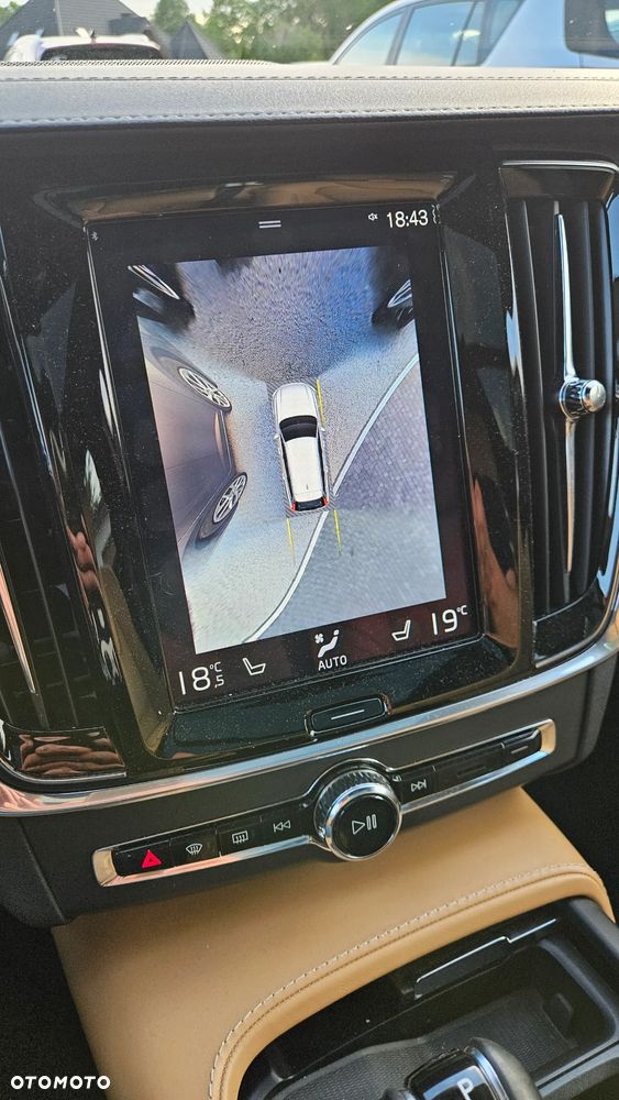 Volvo V90 Cross Country - 10