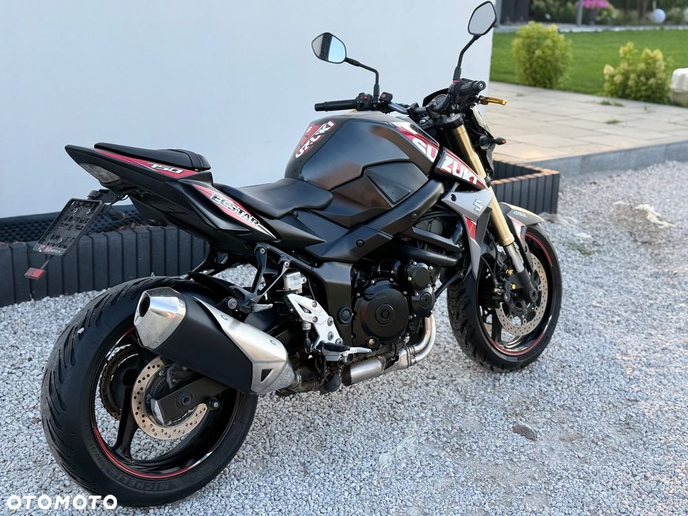 Suzuki GSR - 2
