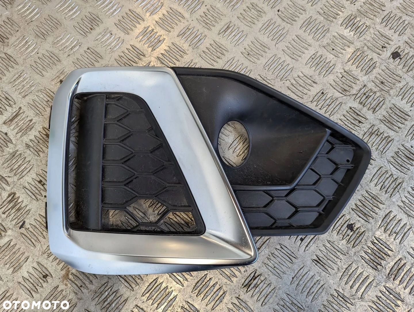 Audi A4 B9 8W 2019-2024 Kratka zaślepka halogenu lewa S-Line LIFT - 9