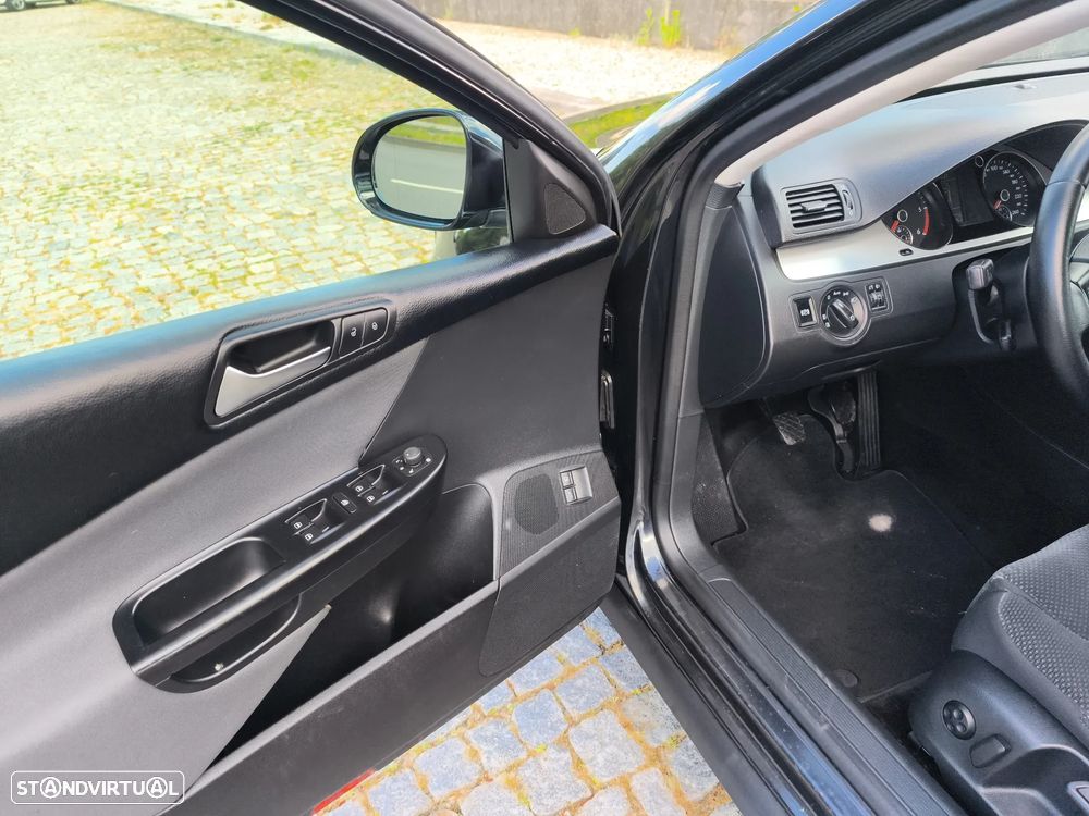 VW Passat 2.0 TDI Trendline BlueMotion - 9