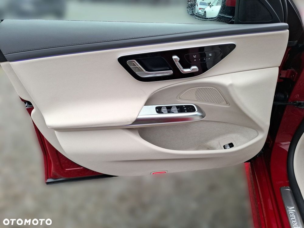 Mercedes-Benz Klasa E 200 mHEV 4-Matic Avantgarde 9G-Tronic - 16