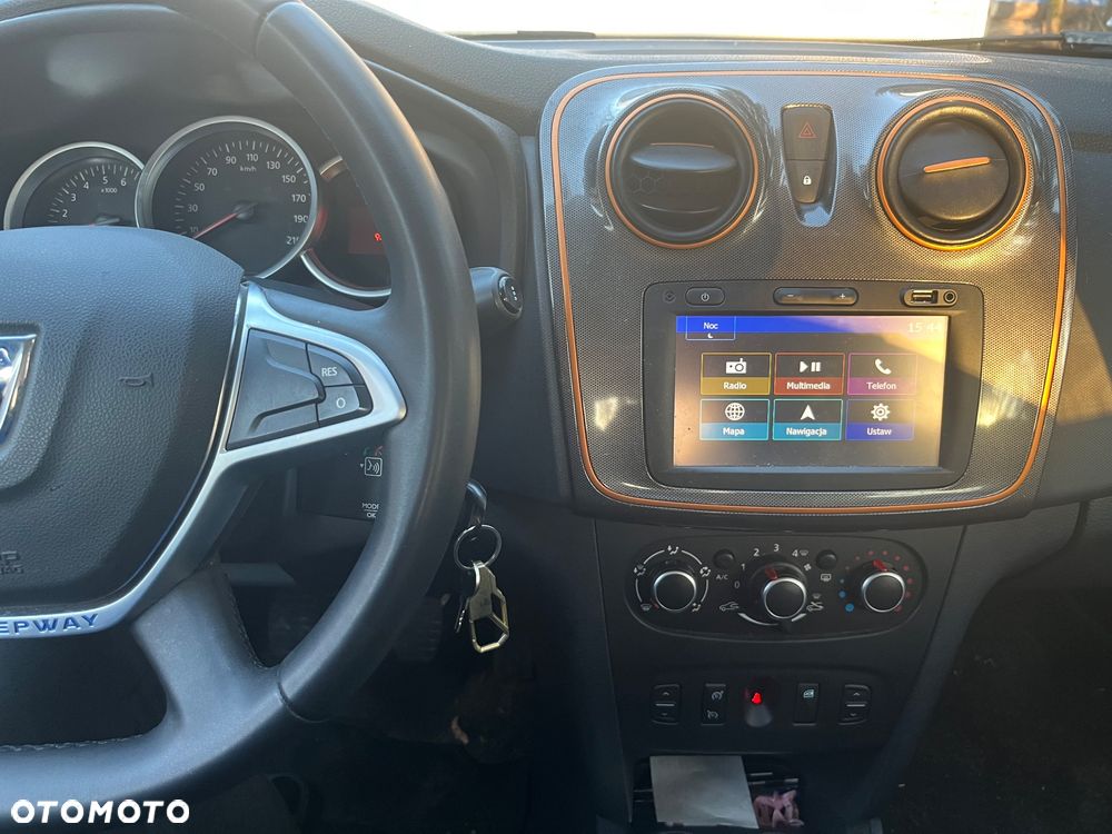 Dacia Sandero TCe 90 Celebration - 9