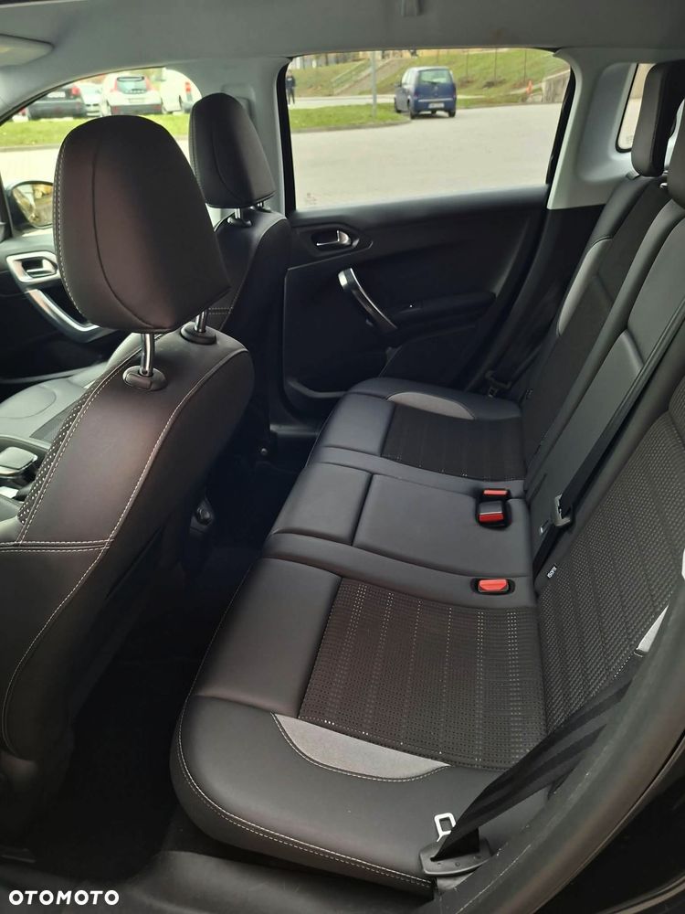 Peugeot 2008 1.6 BlueHDi Allure - 11