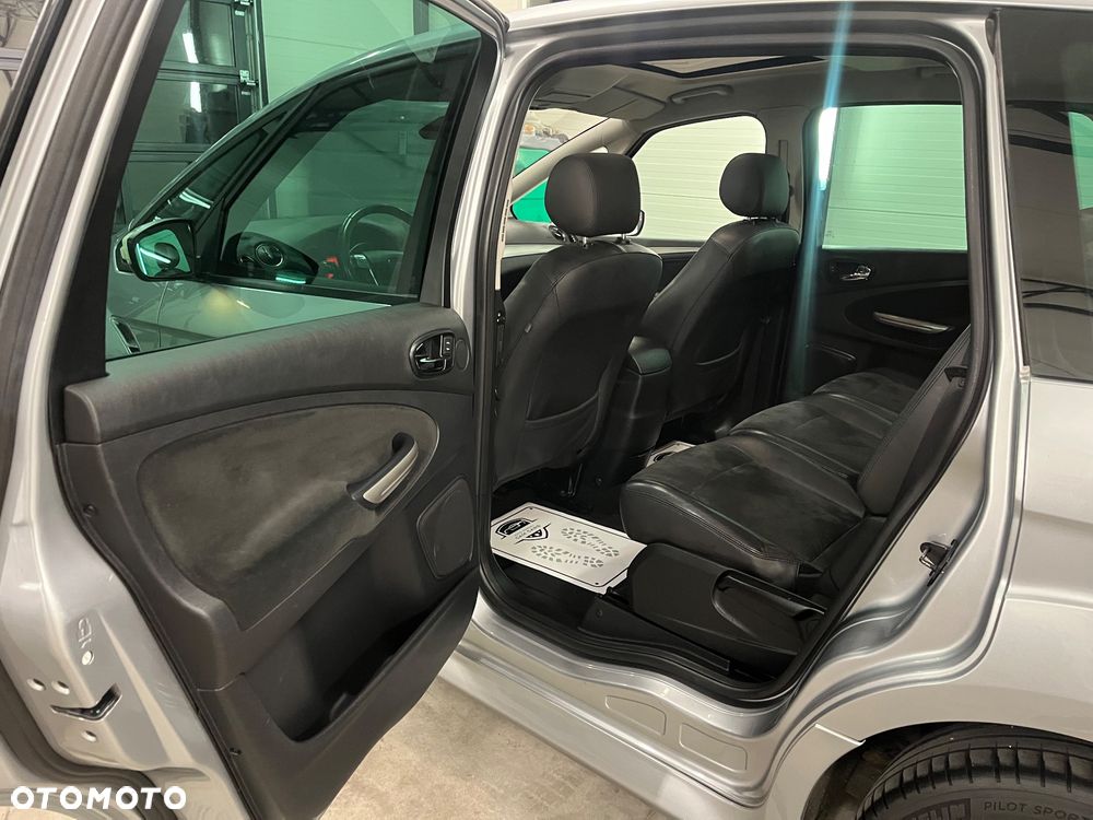 Ford S-Max - 13