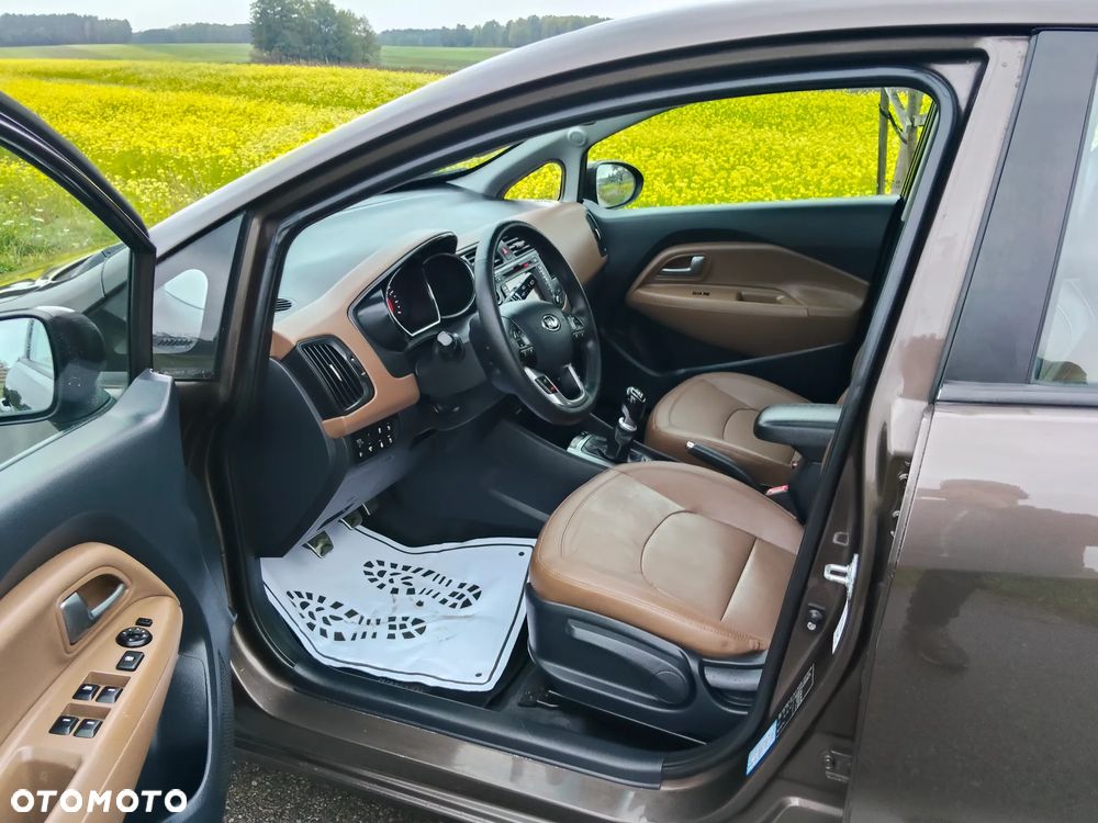 Kia Rio 1.4 Fifa World Cup Edition - 17