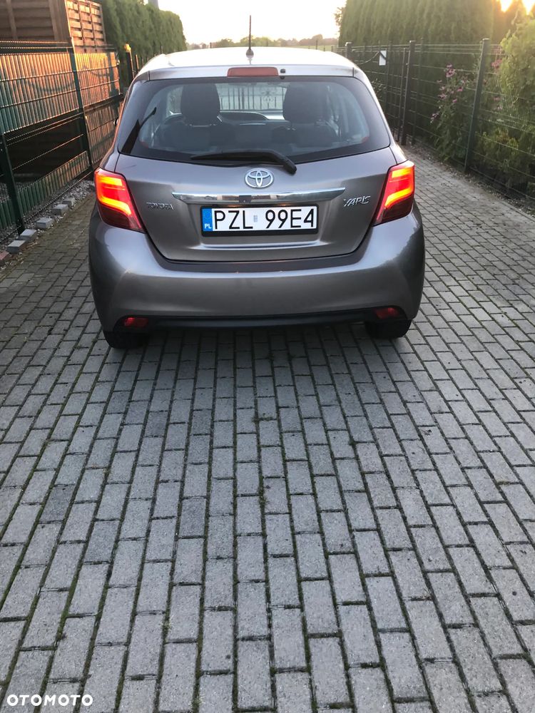 Toyota Yaris Hybrid 100 Selection Passion - 7