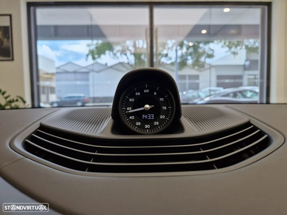 Porsche Taycan Cross Turismo 4S - 26