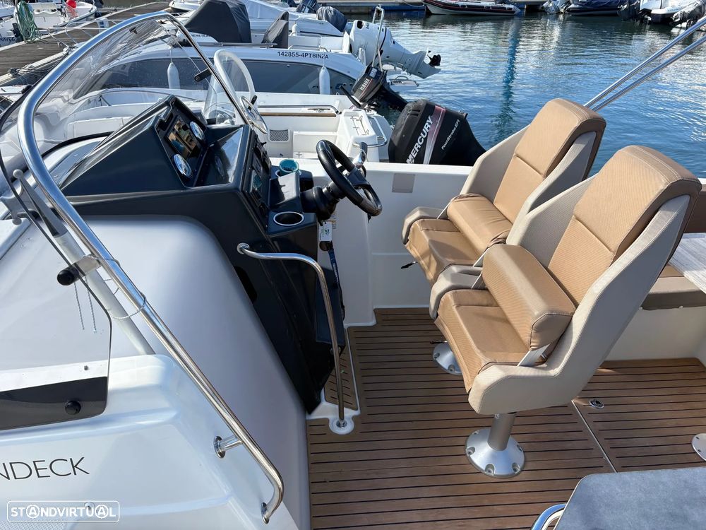 Quicksilver Activ 755 Sundeck - 13