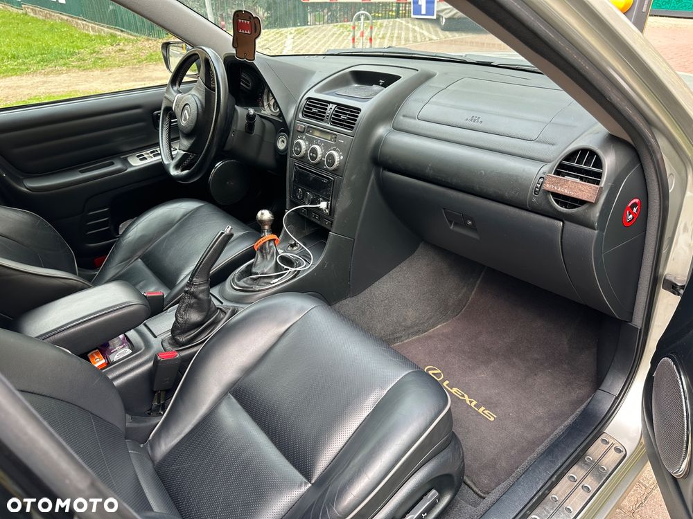 Lexus IS 200 SC Prestige - 12