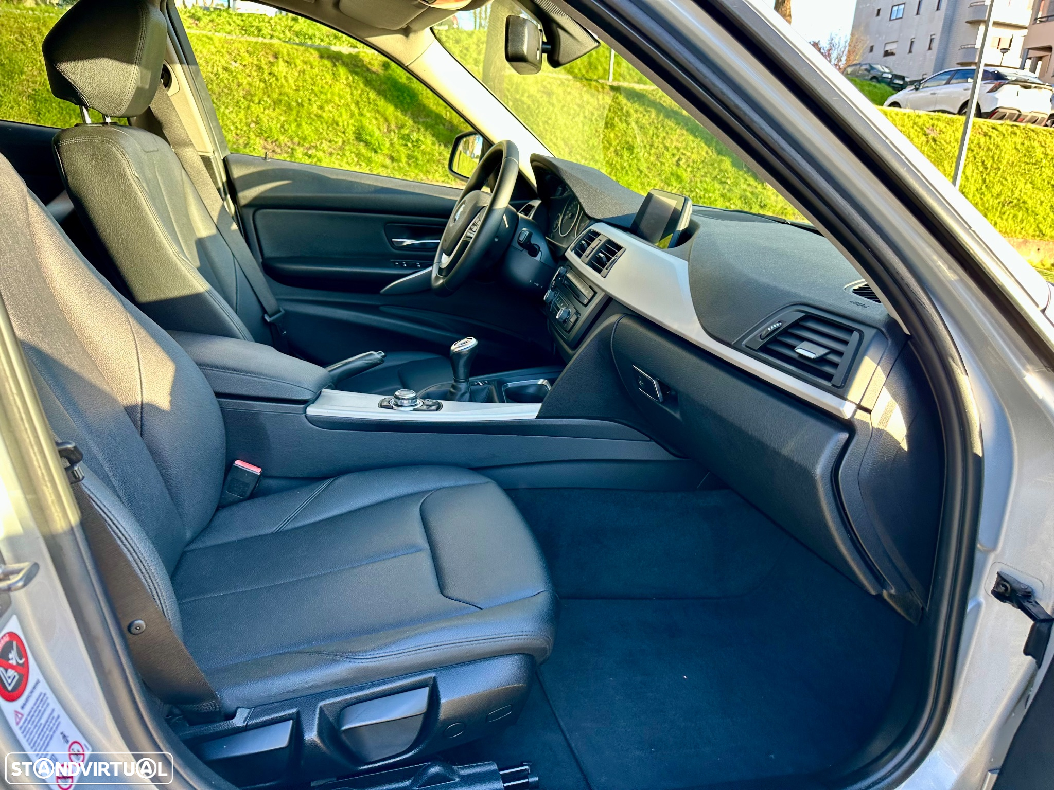 BMW 318 d Touring Pack M - 32