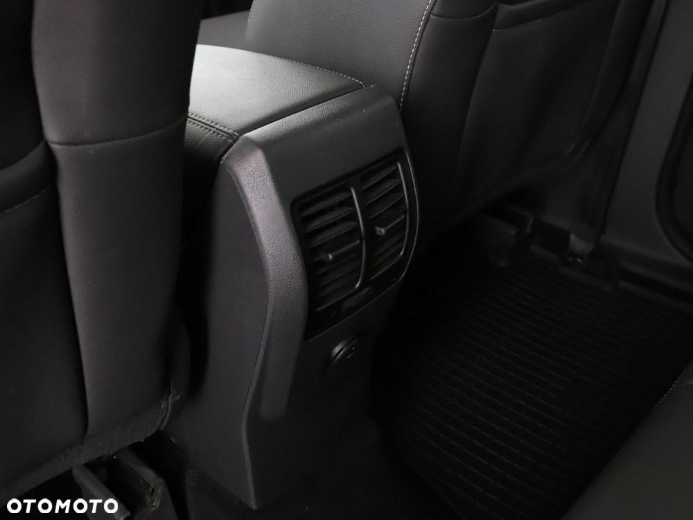Ford Kuga 1.5 EcoBoost 2x4 Titanium - 32