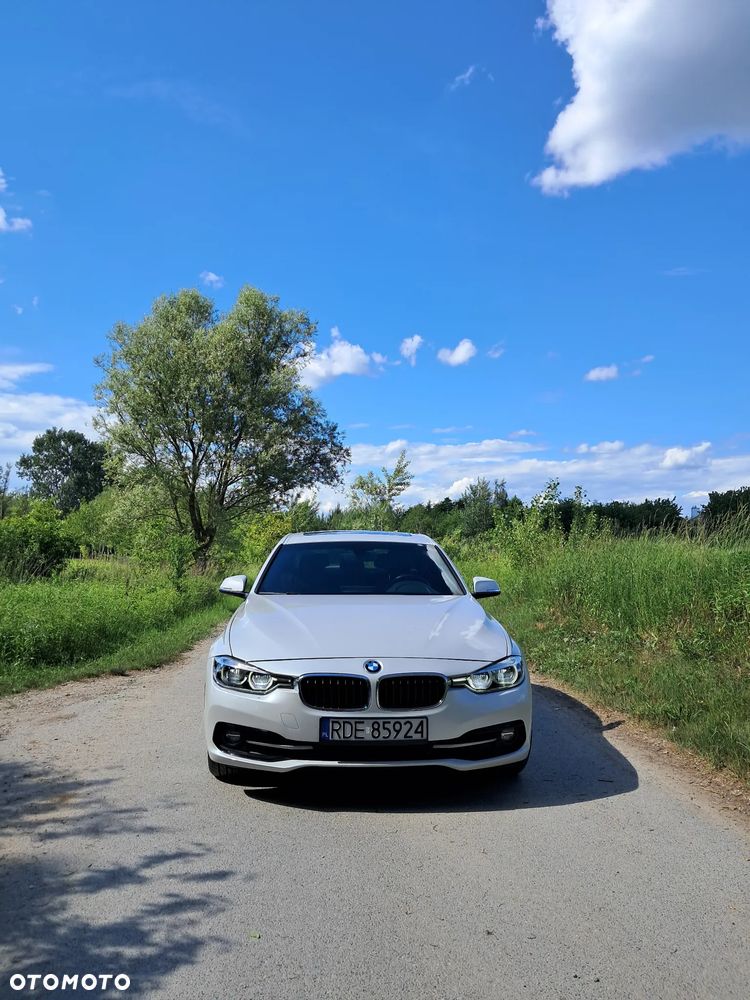 BMW Seria 3 330i - 28