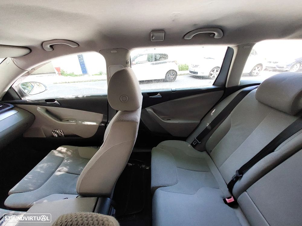 VW Passat Variant 1.6 TDI Confortline BlueMotion - 6