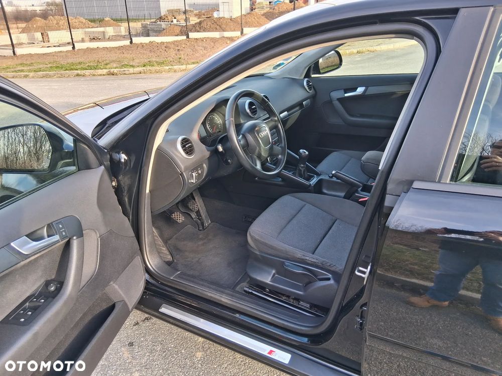 Audi A3 Sportback 1.6 TDI DPF S line Sportpaket - 18