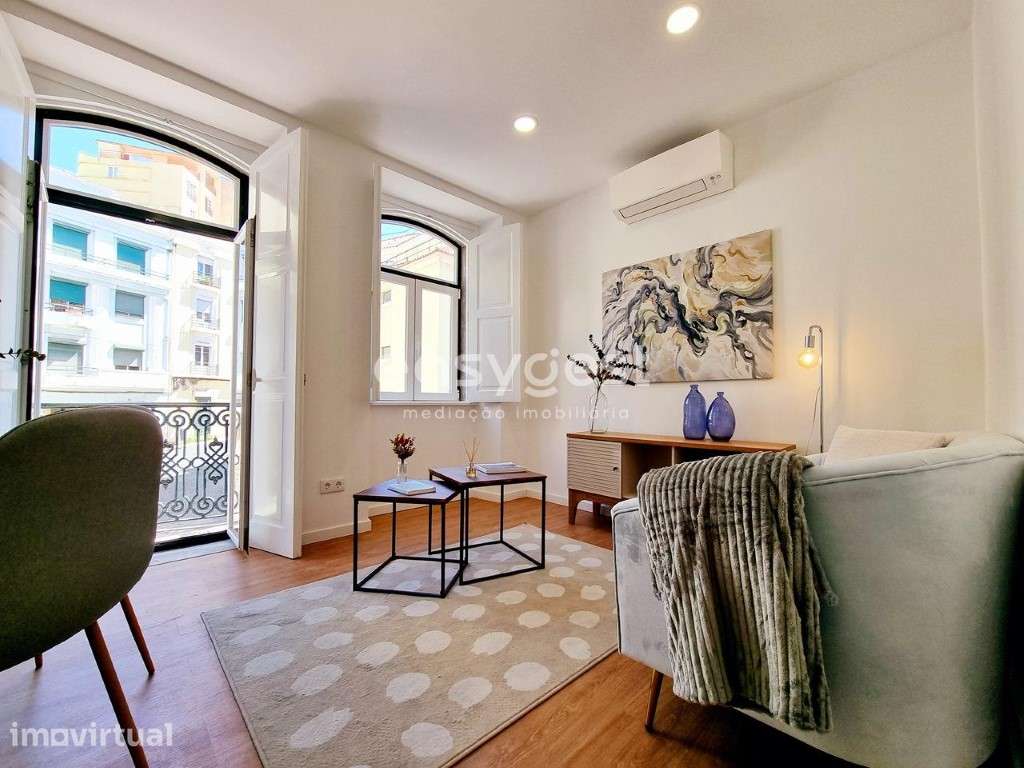 Apartamento T2 Renovado, com varanda e vista rio São Vicente - Grande imagem: 2/16