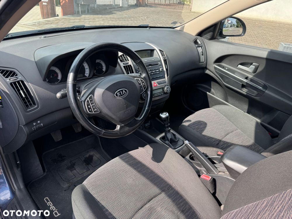Kia Ceed - 9