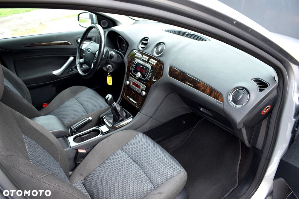 Ford Mondeo 2.0 Ghia X100 / X - 30