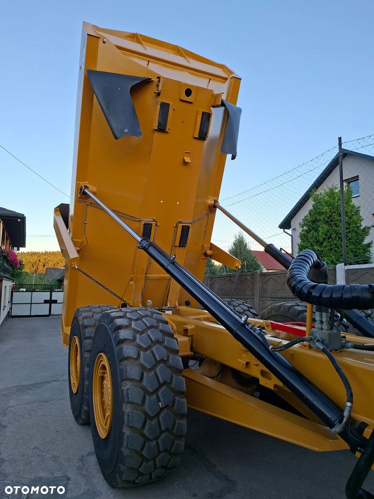 Caterpillar 725 - 24