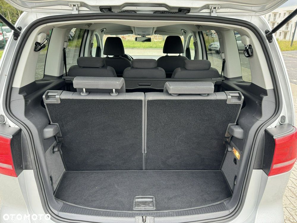 Volkswagen Touran - 37