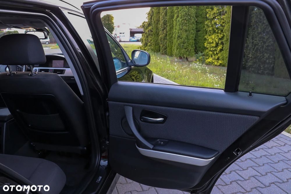 BMW Seria 3 318d - 22