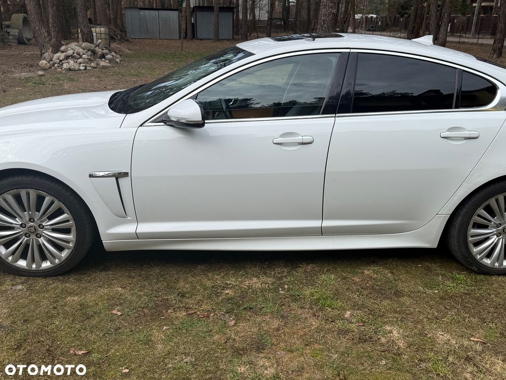 Jaguar XF 2.2 D Luxury - 4