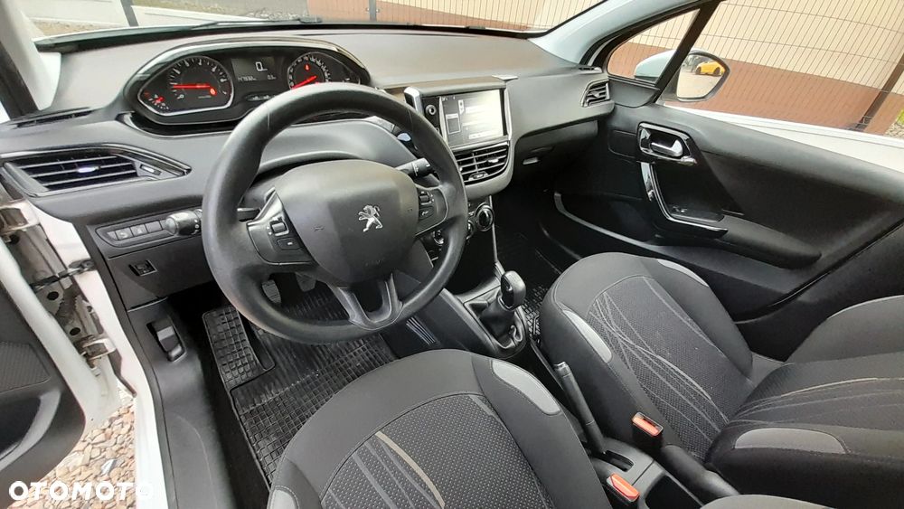 Peugeot 208 - 5